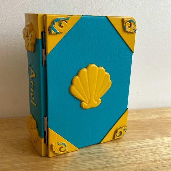About to donate! Polly Pocket Ariel book Little Mermaid Disney Castle Island - Picture 1 of 7